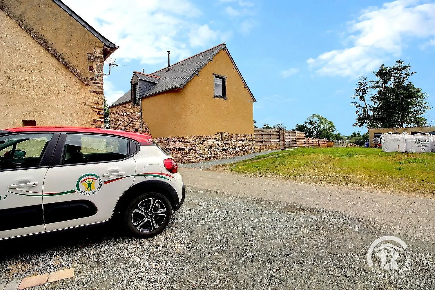 Grange Nature Les Champs-Geraux Holiday home